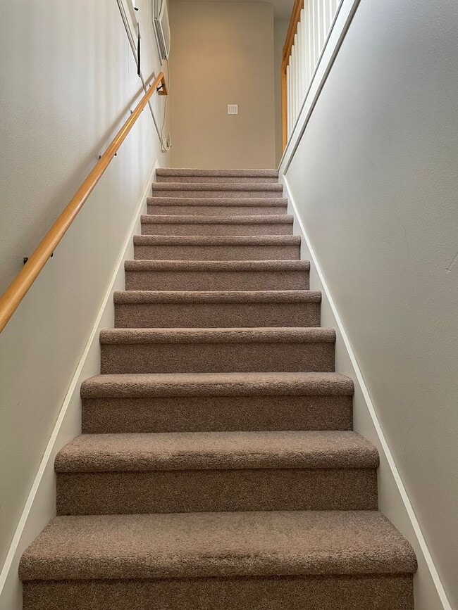 Building Photo - Prime Location 1 Bed 1 Bath! One Month Free!