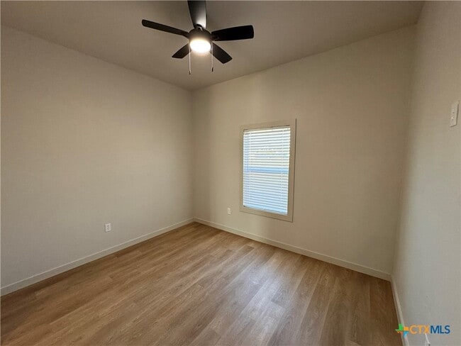 Building Photo - 318 Warehouse Rd