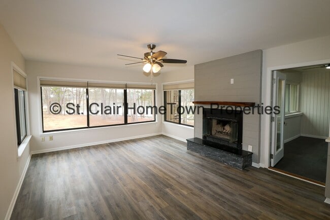 Building Photo - Upstairs Unit on Logan Martin Lake