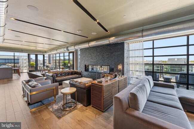 Building Photo - 1300 4th St SE