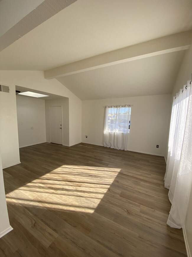 living room - 19201 Coenson Cir