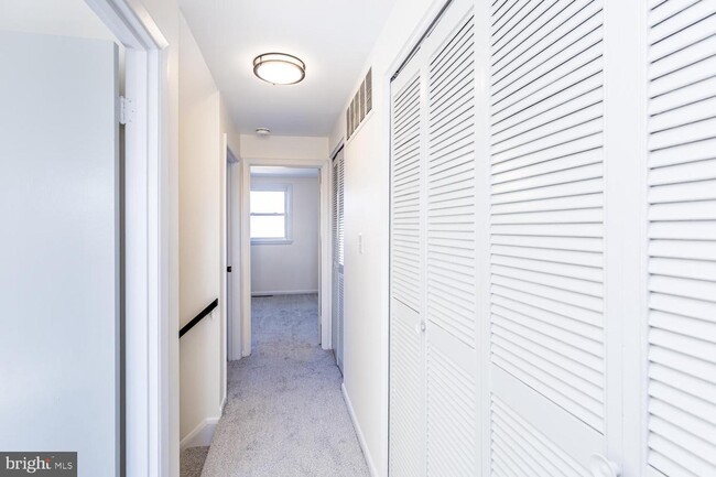 Building Photo - 1117 Circle Dr