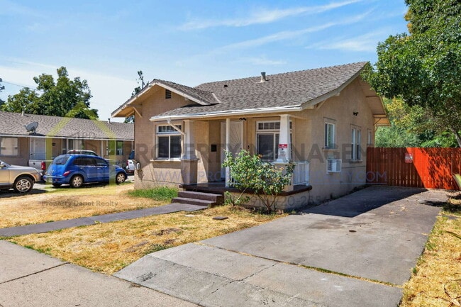 Building Photo - Charming 2-Bedroom Bungalow Retreat in Sacramento