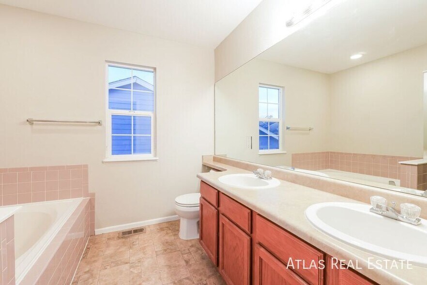 Building Photo - 6423 Elsinore Dr