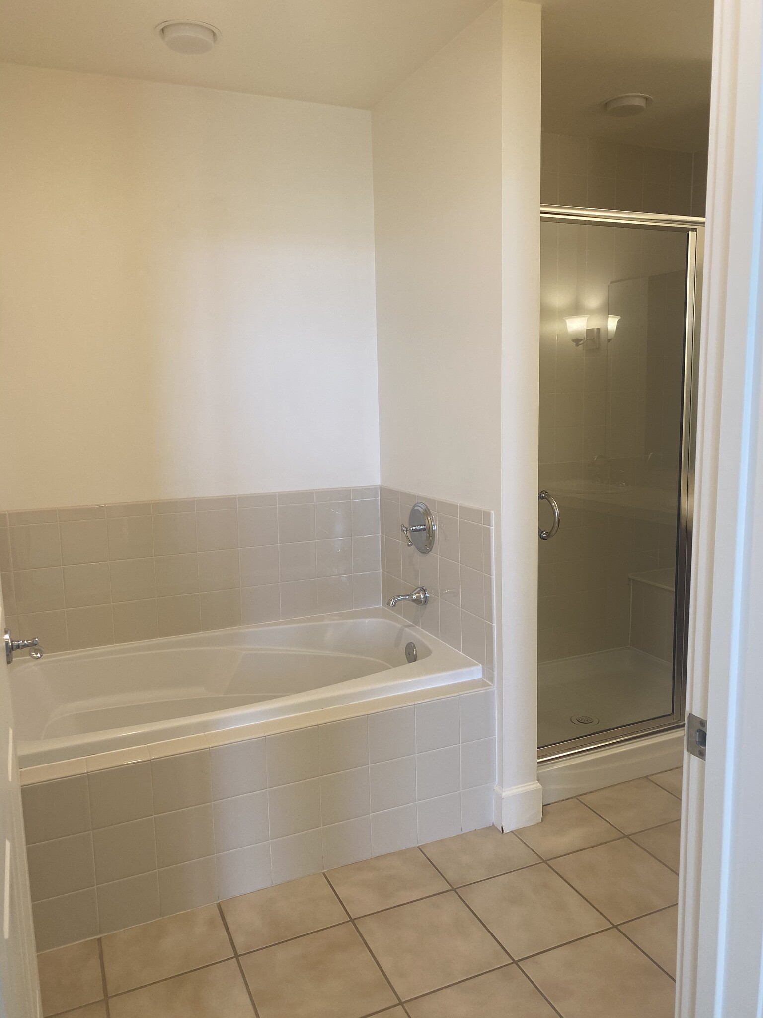 Master bath - 1630 N Clarkson St