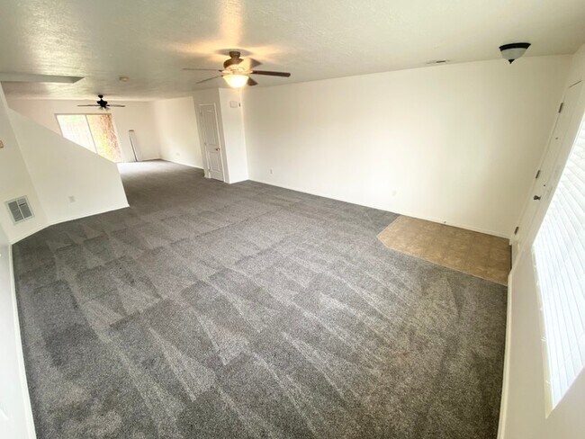 Building Photo - 1243 W 520 S