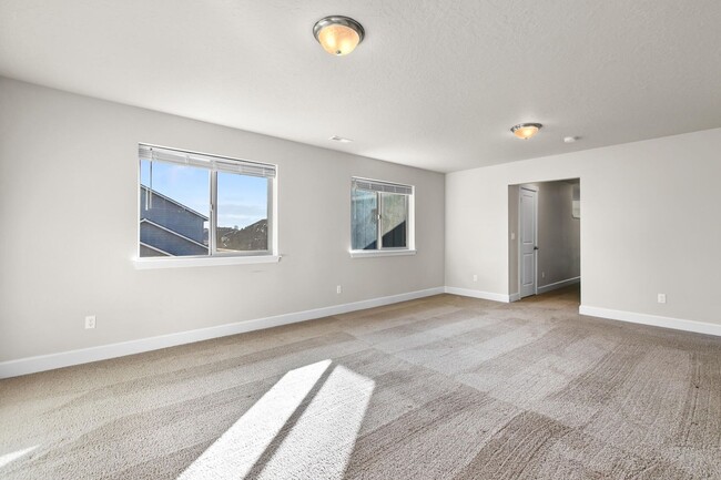 Building Photo - Bring the DOG!  Beautiful Like New NE 4 Bd...