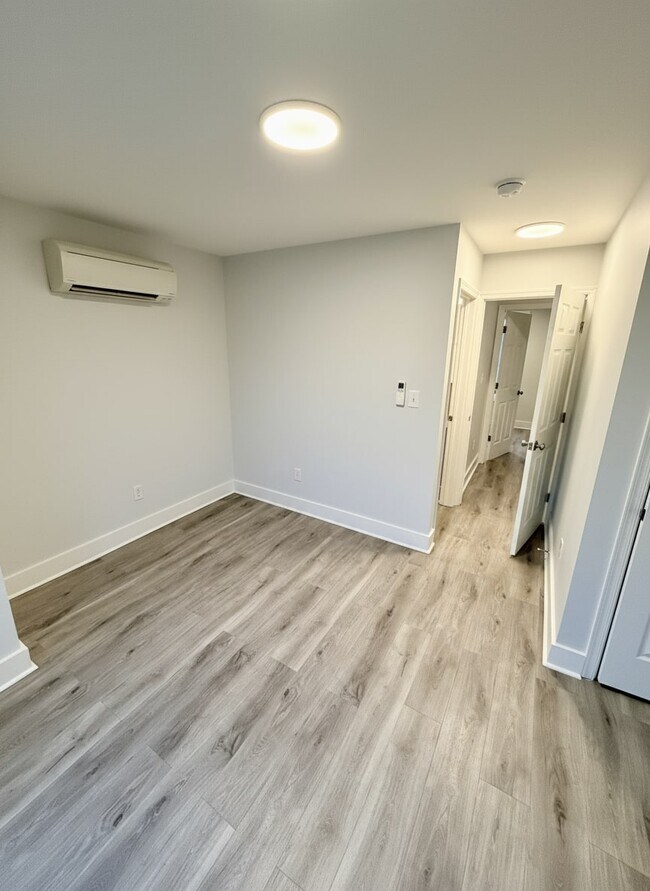 Building Photo - 665 E Wensley St