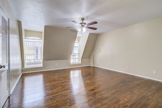 Building Photo - 811 Lovett Blvd