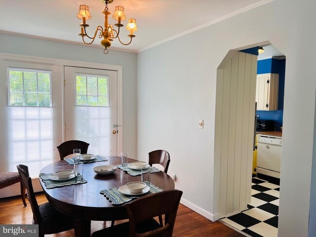 Building Photo - 3214 Riverview Dr