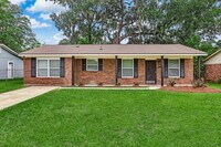 Building Photo - 2212 N Parkwood Dr