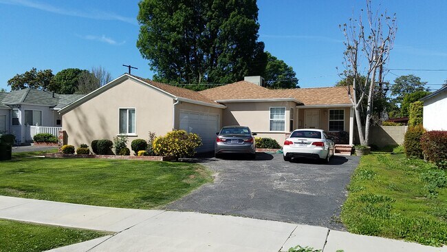 Lovely 2 Bed 1 Bath Furnished - 6651 Enfield Ave