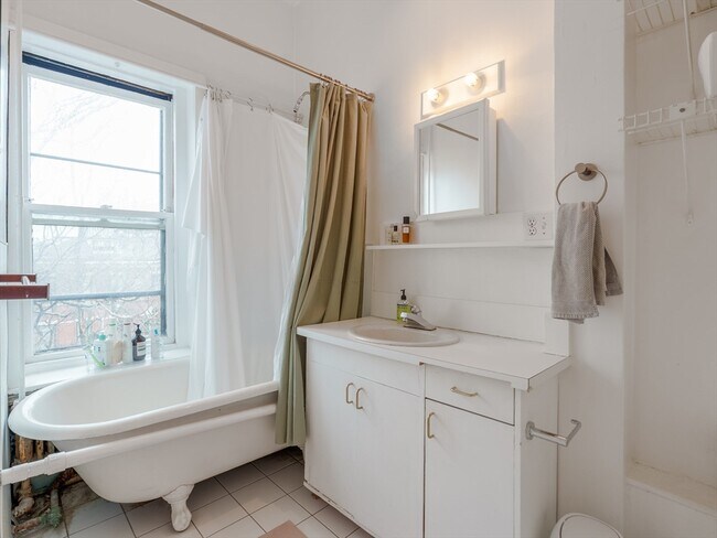 Building Photo - 31 Pinckney St