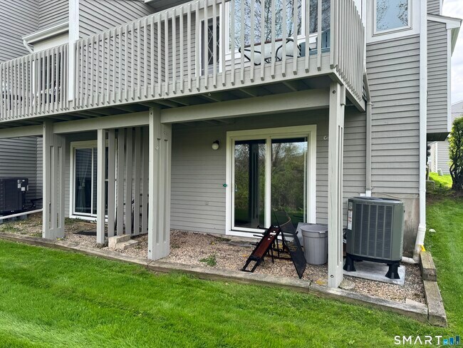 Building Photo - 11 Hilltop Dr