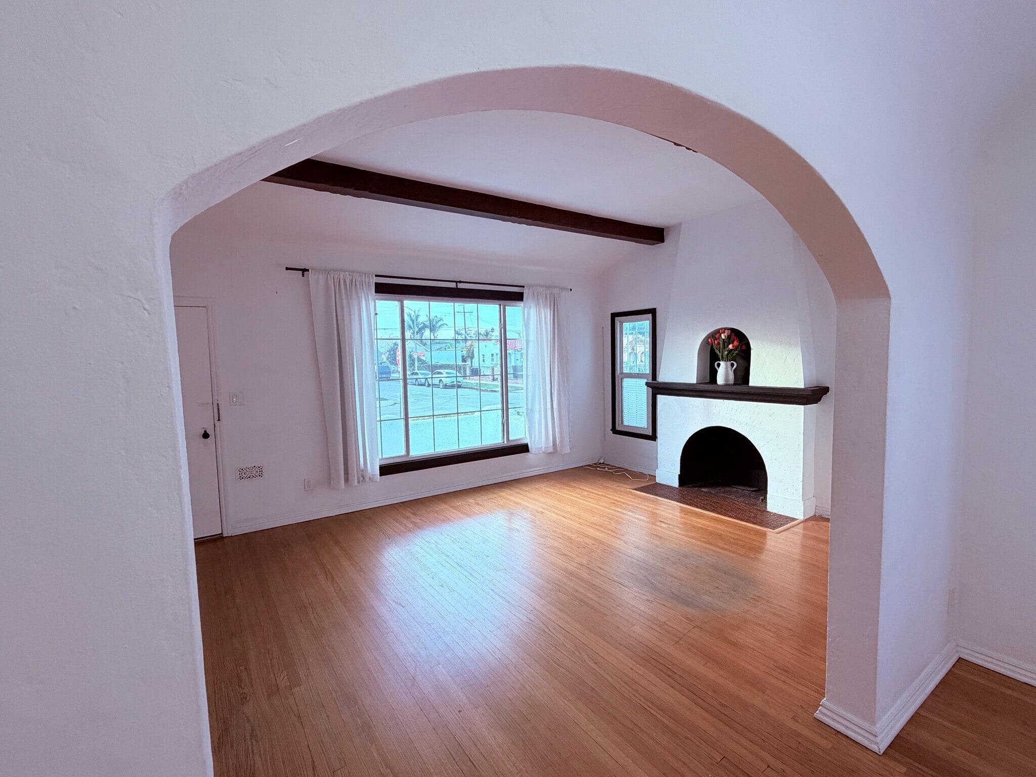 Building Photo - 6000 4th Ave