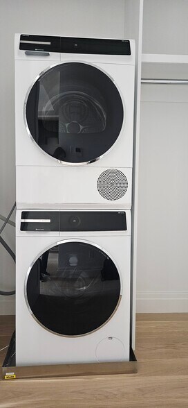 Building Photo - 720 W End Ave