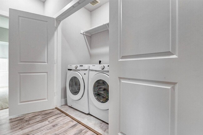 Building Photo - 4677 Bellfort Ave