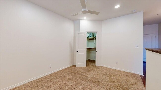 Building Photo - 206 N Main St