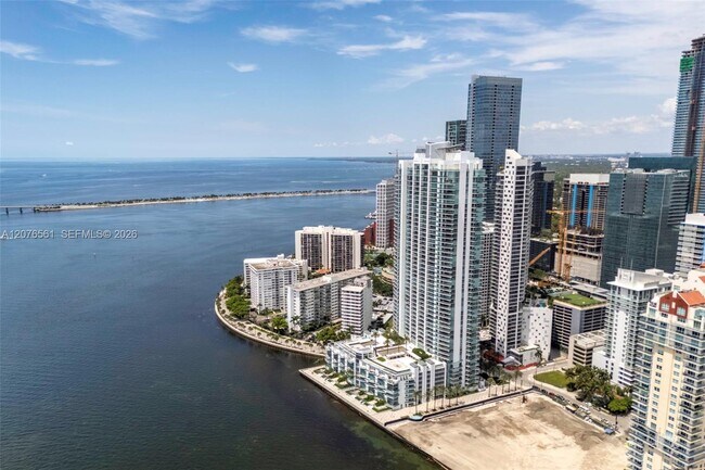 Building Photo - 1331 Brickell Bay Dr