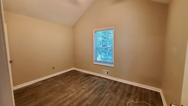 Bed #2 - 2931 Lakemont Dr SW