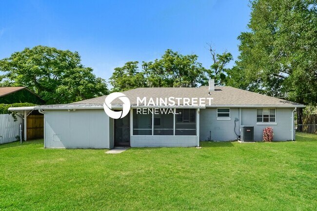 Building Photo - 3 Bedroom Pet-Friendly Home in DELAND, FL with Main Street Renewal
