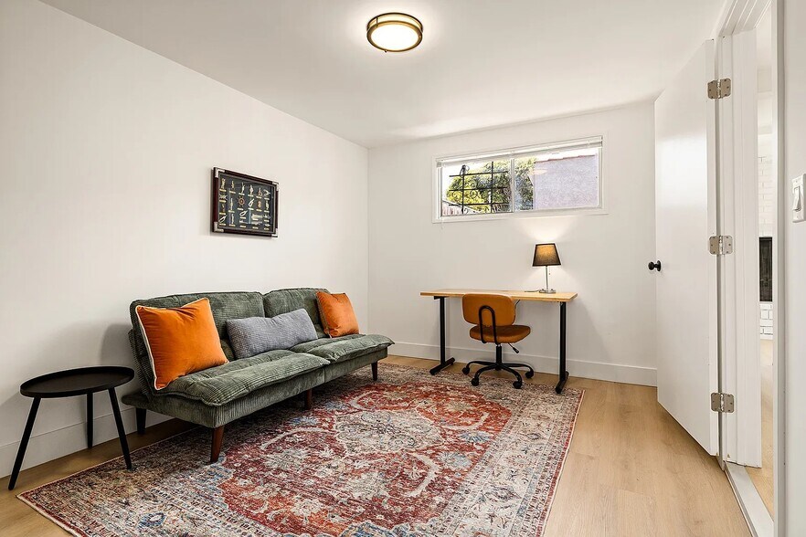 Building Photo - 619 W Kelso St