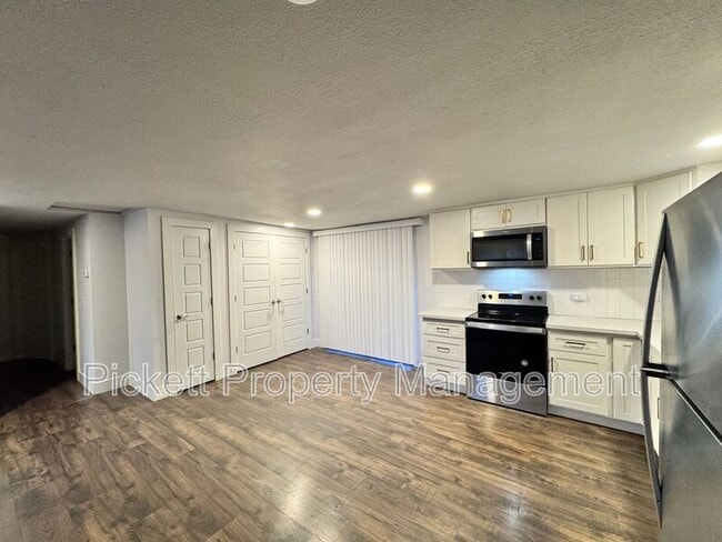 Building Photo - 2018 NE Jensen Ave