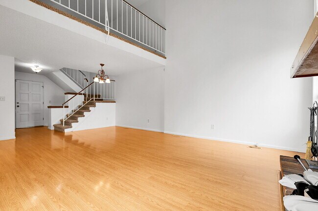 Building Photo - $2,695 - 5 Bed, 4 Bath Townhome in Aurora ...