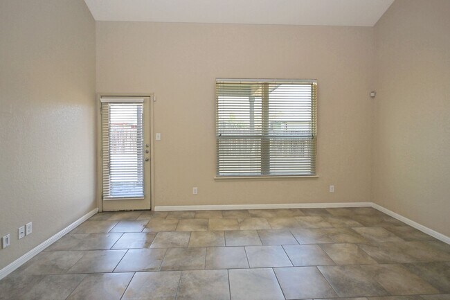 Building Photo - 2231 Hawk Dr