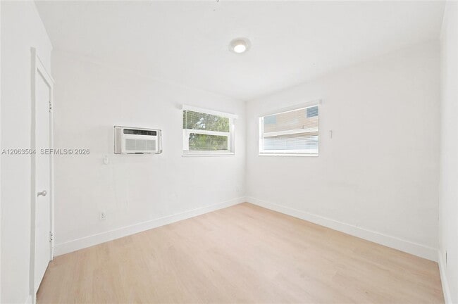 Building Photo - 119 NE 56th St