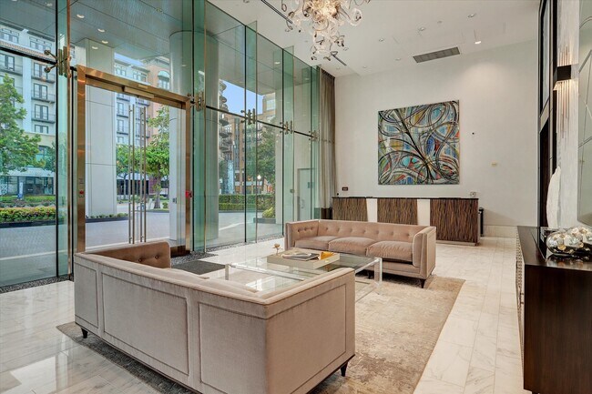 Building Photo - 2727 Kirby Dr