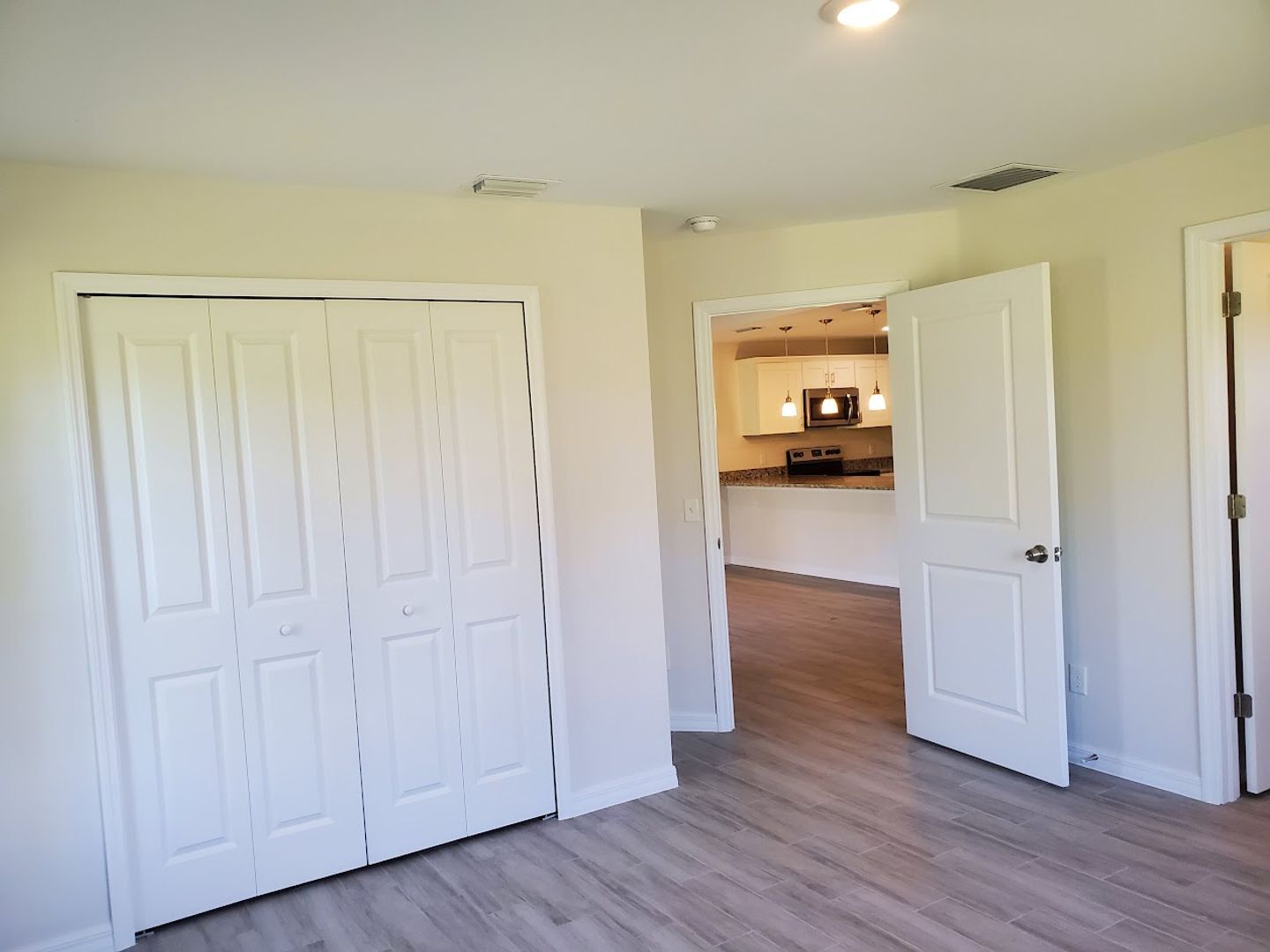 Building Photo - 3x2 Duplex Unit