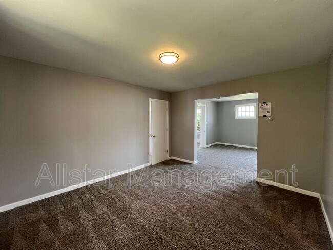 Building Photo - 4859 E 97th St