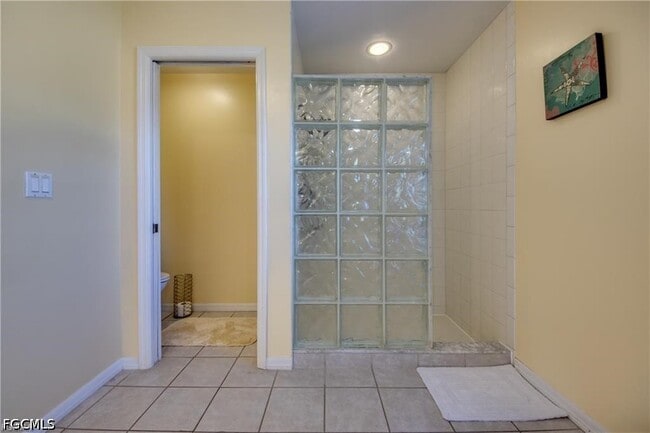 Building Photo - 2720 SW 51st St