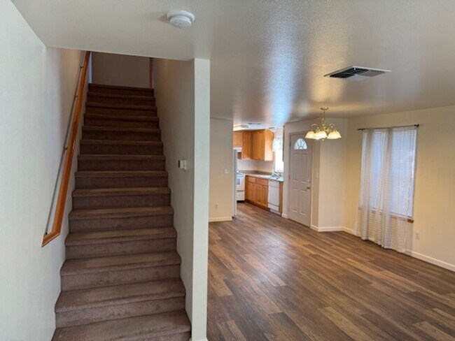 Building Photo - 323-325 SE K