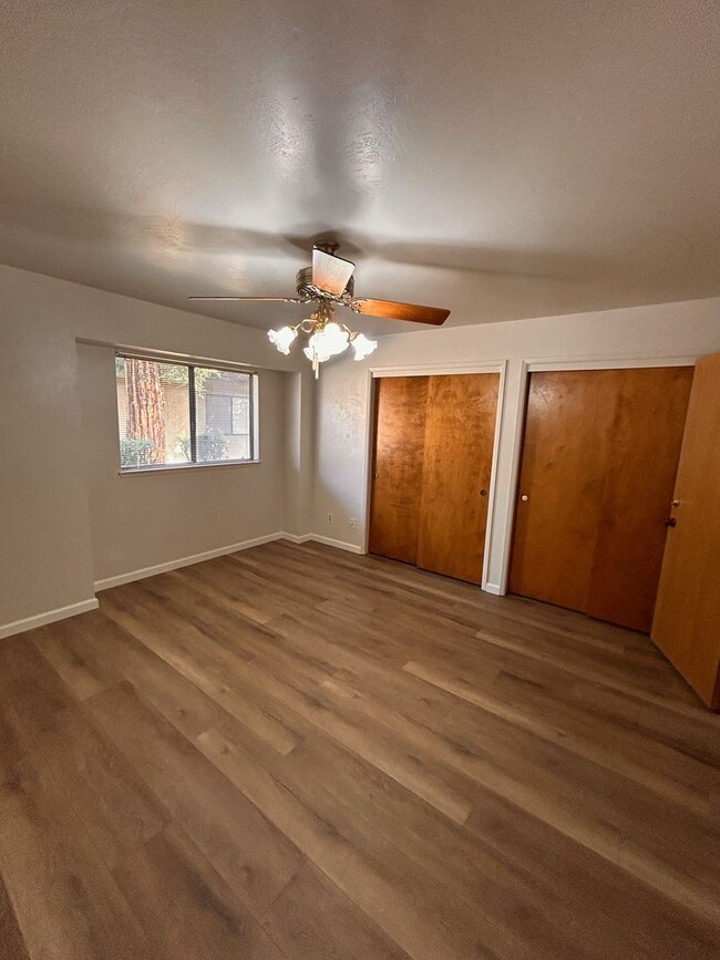 Building Photo - Cute Condo for Rent in Visalia!