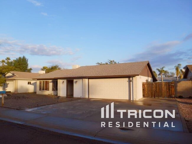 Building Photo - 1128 W Hermosa Dr