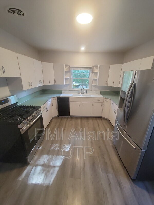 Building Photo - 1952 Wellbourne Dr NE