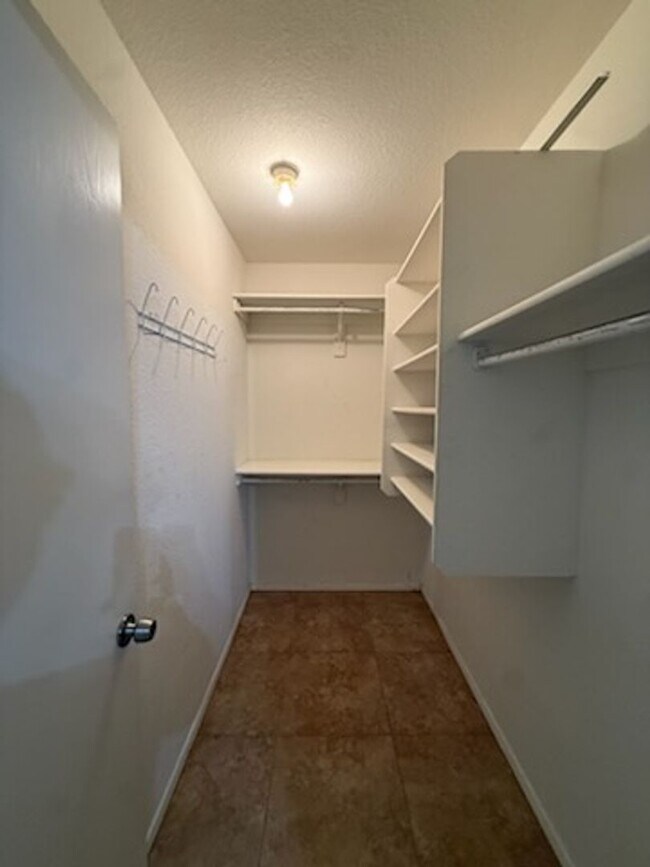 Building Photo - 1704 E Los Alamos St