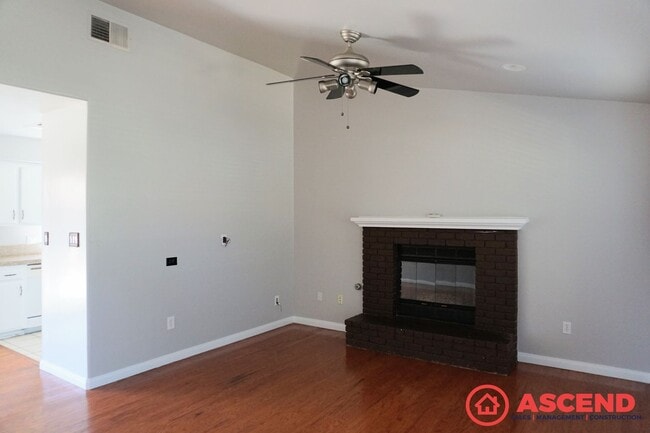 Building Photo - Beautiful Home Located in the Northwest!