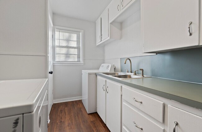 Building Photo - 1924 26th St