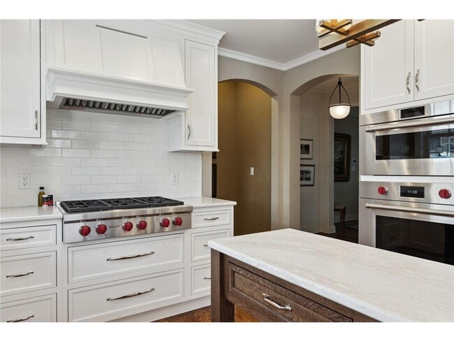 Building Photo - 2810 W Lake of the Isles Pkwy