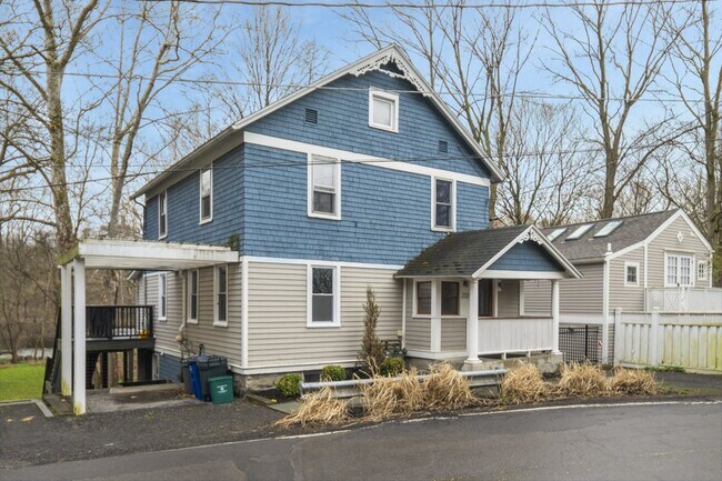 Building Photo - 233 Forest Home Dr