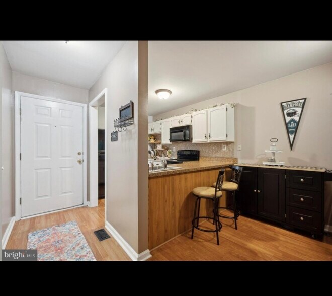 Building Photo - 338 Cashel Ct
