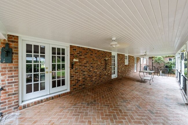 Building Photo - 221 Magnolia Ln