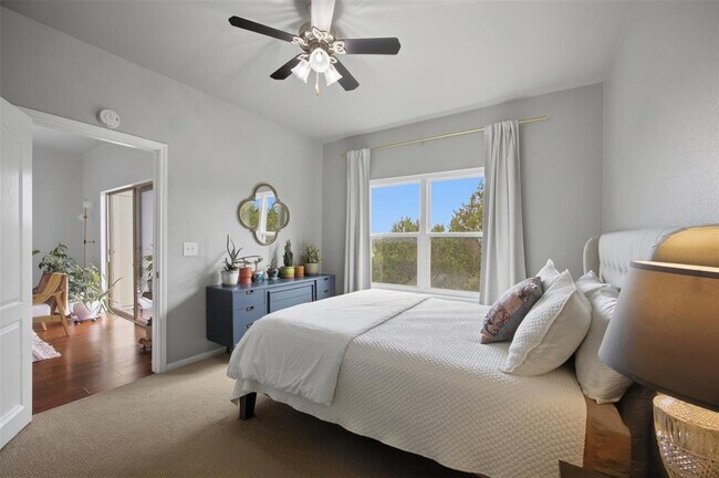 Building Photo - 6000 Shepherd Mountain Cove