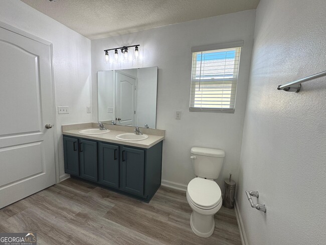 Building Photo - 217 Brooklet Cir
