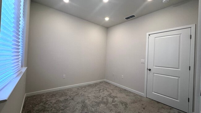 Building Photo - 8024 Pasadena Dr