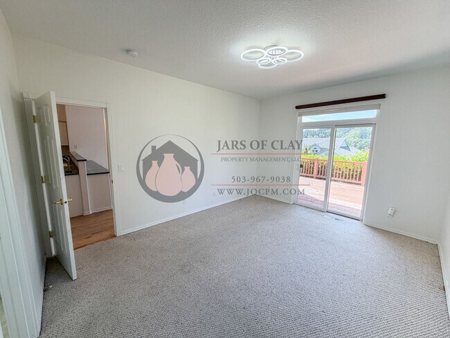 Building Photo - South Salem Single-Level Near Creekside Golf Club!