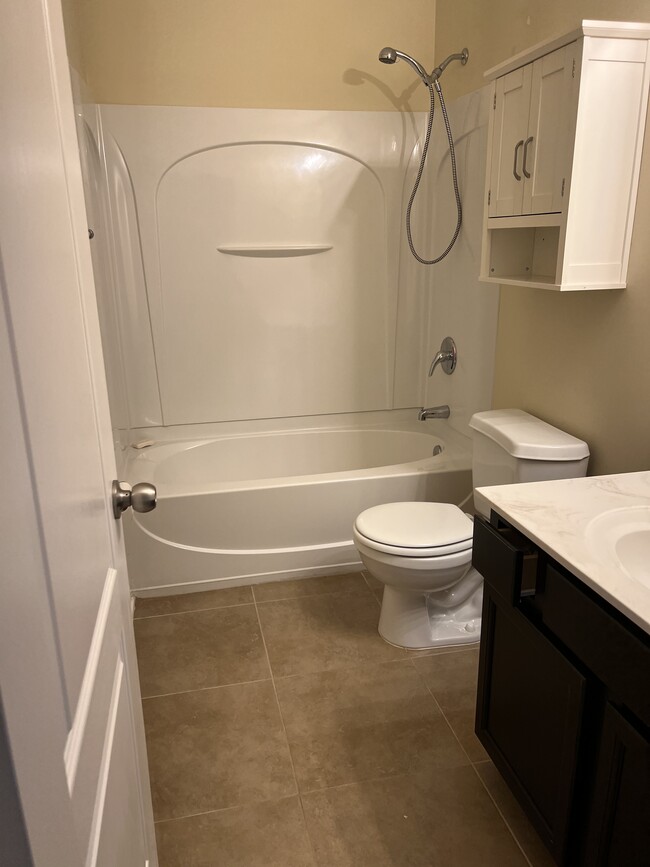 Guest bath - 486 Walnut Dr